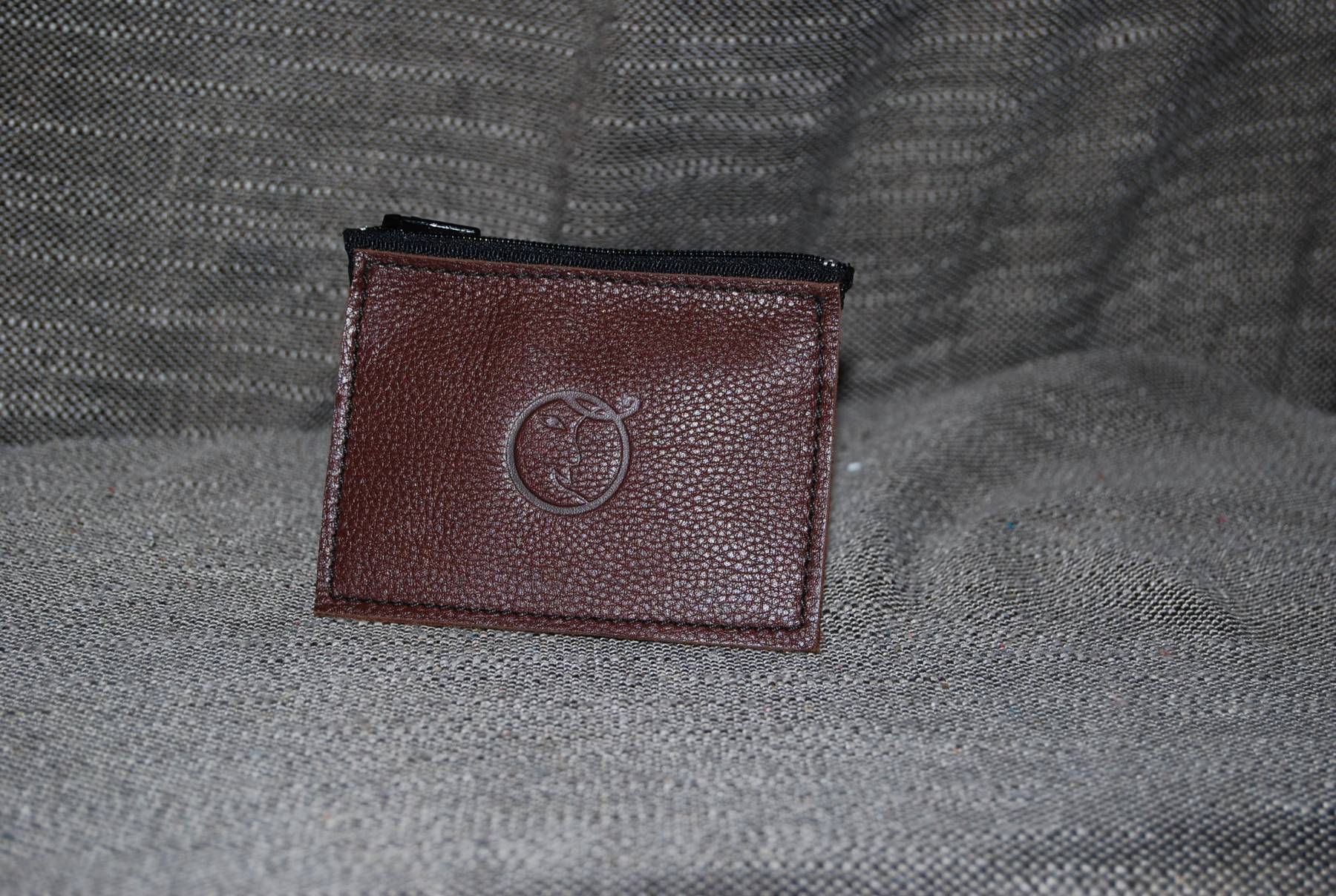 Porte-monnaie zippé avec porte-carte marron grainé