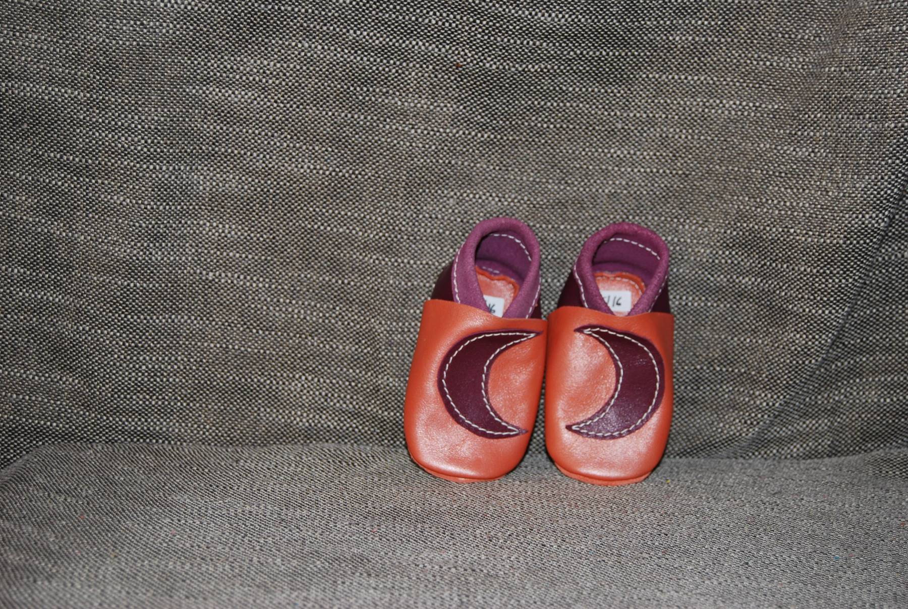 Chaussons bébé taille 15/16 pêche pailleté et prune