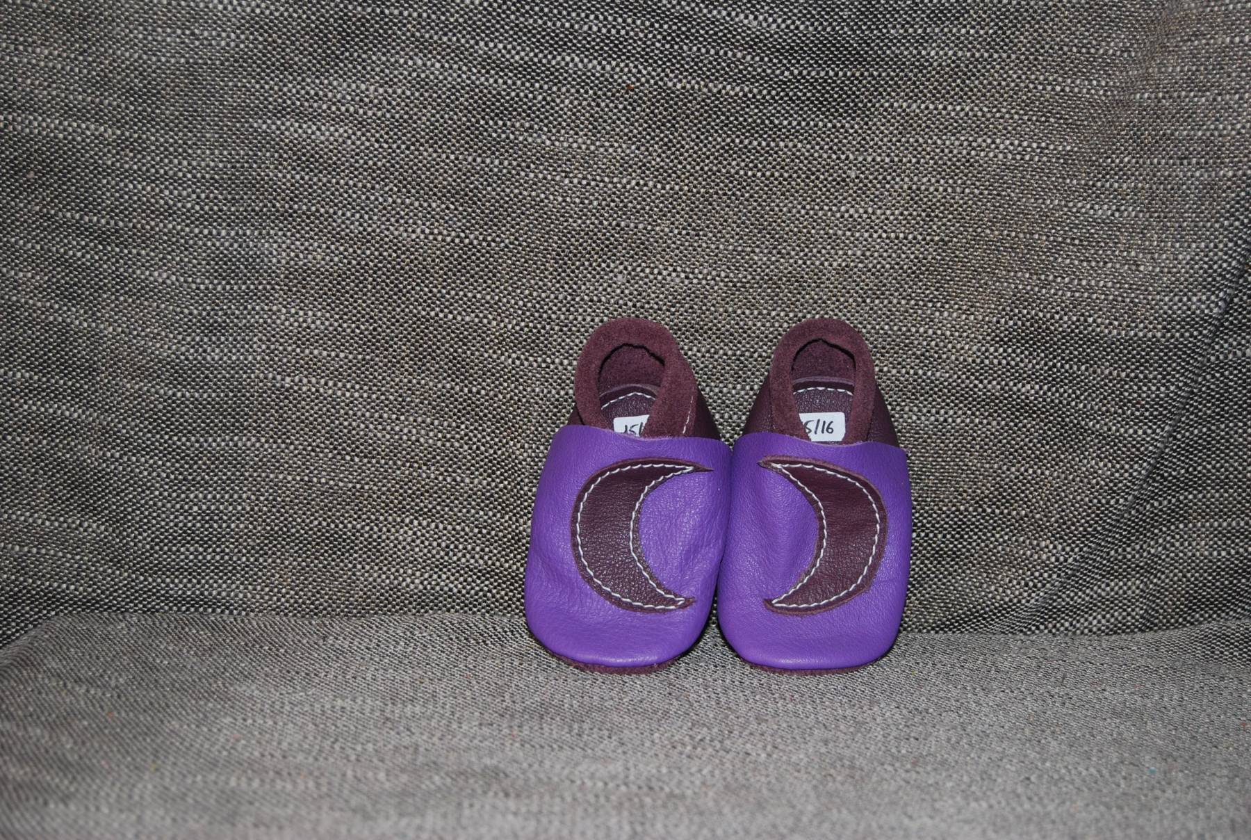 Chaussons bébé taille 15/16 prune et violet 