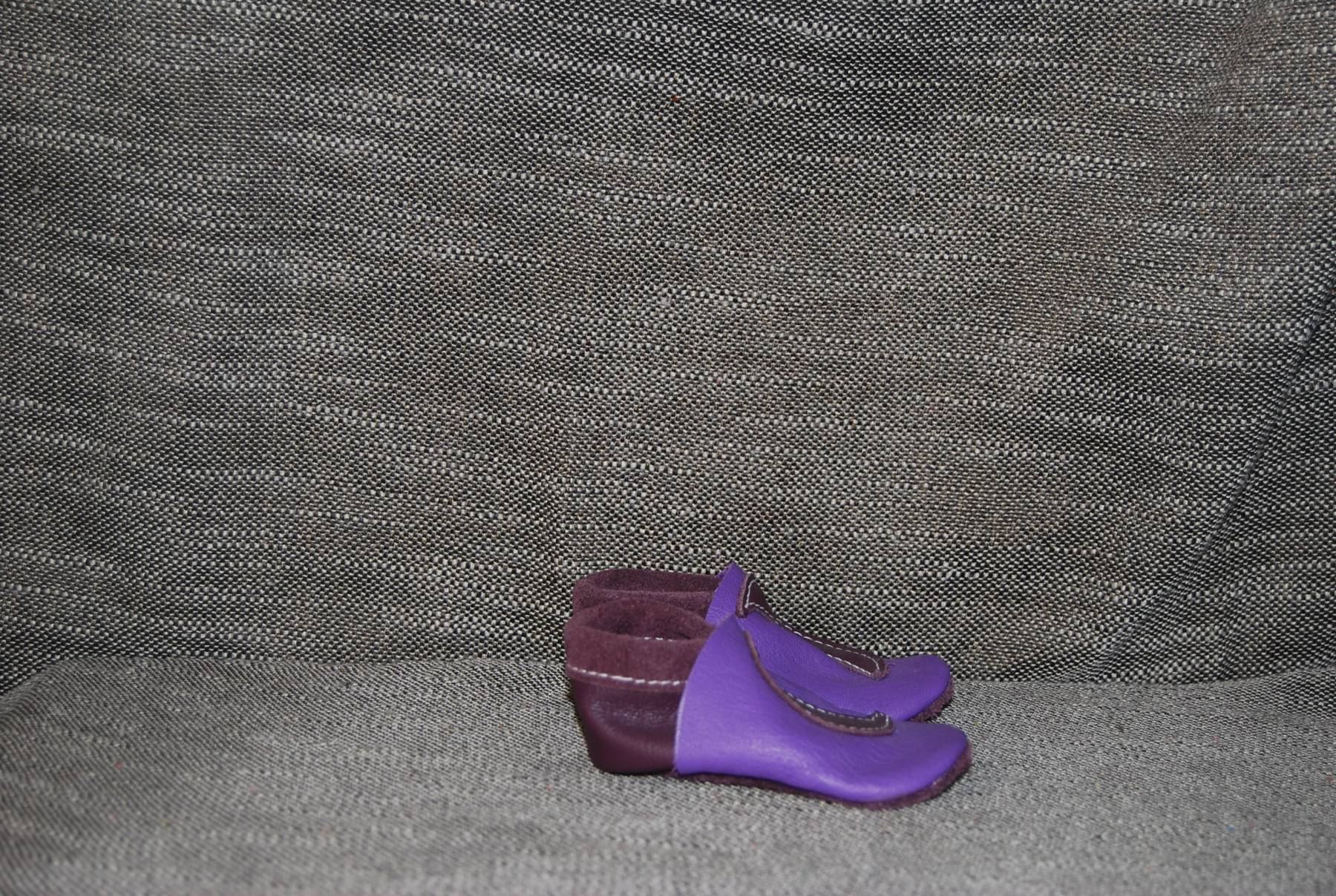 Chaussons bébé taille 15/16 prune et violet 