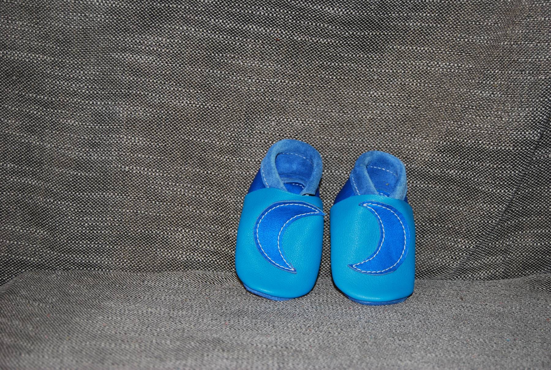 Chaussons bébé taille 15/16 bleu électrique et bleu