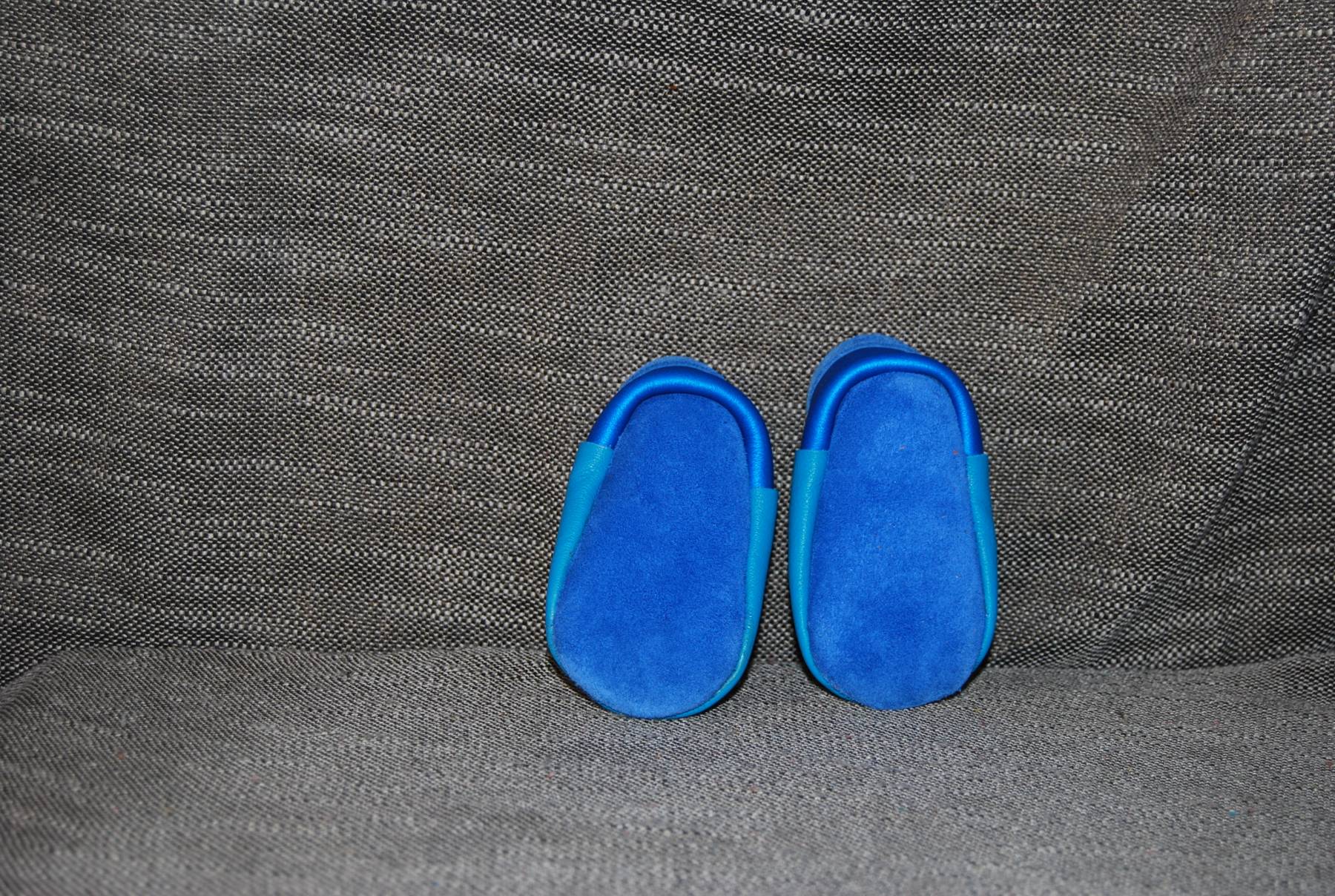 Chaussons bébé taille 15/16 bleu électrique et bleu