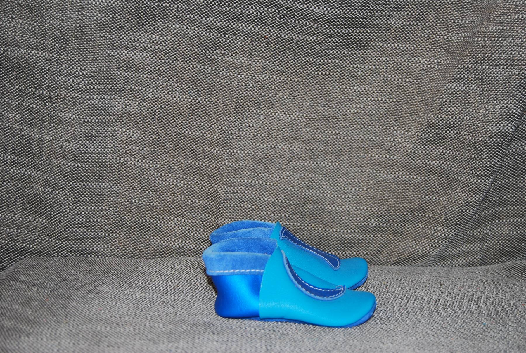 Chaussons bébé taille 15/16 bleu électrique et bleu