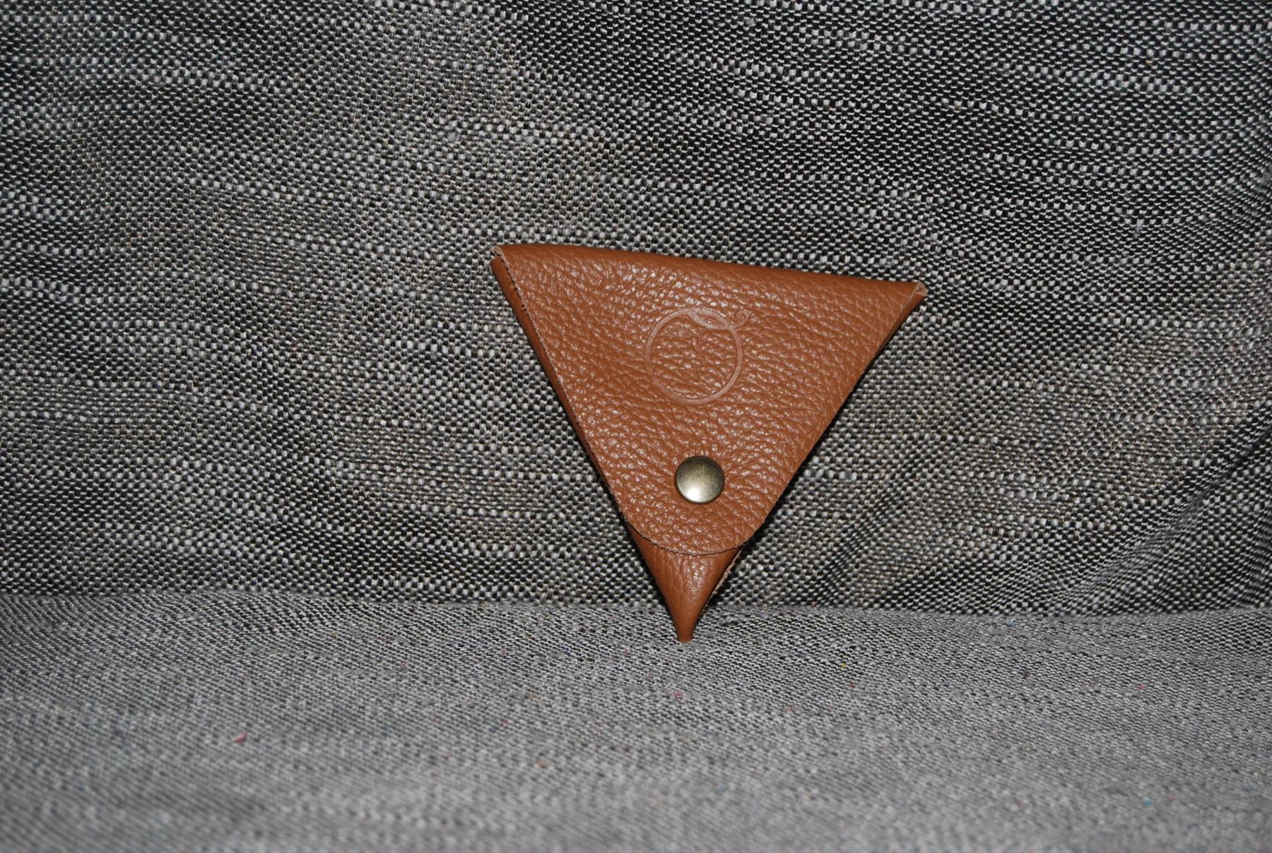 Porte-monnaie triangle marron clair grainé