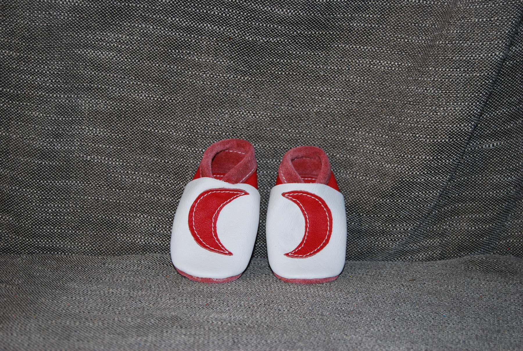 Chaussons bébé taille 15/16 rouge et blanc